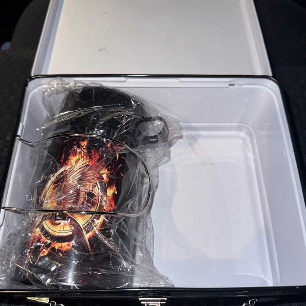 The Hunger Games Lunch Box - Picture 6 of 9